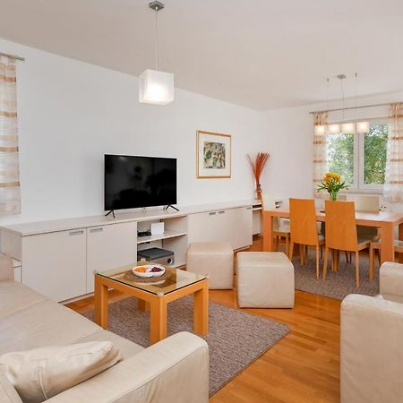 Comfortable Apartment Laura Lapad With Garage ดูบรอฟนิก ภายนอก รูปภาพ