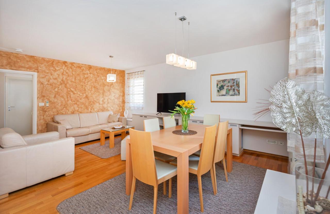 Comfortable Apartment Laura Lapad With Garage ดูบรอฟนิก ภายนอก รูปภาพ