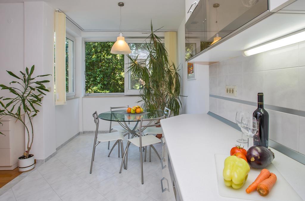 Comfortable Apartment Laura Lapad With Garage ดูบรอฟนิก ภายนอก รูปภาพ